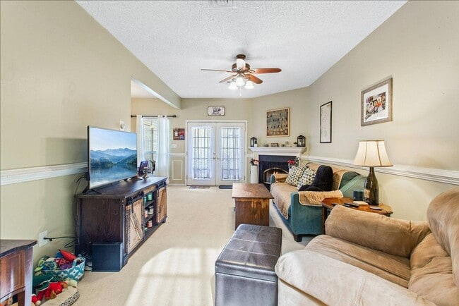 Building Photo - ATTRACTIVE AND BRIGHT LUXURY TOWNHOME IN W...