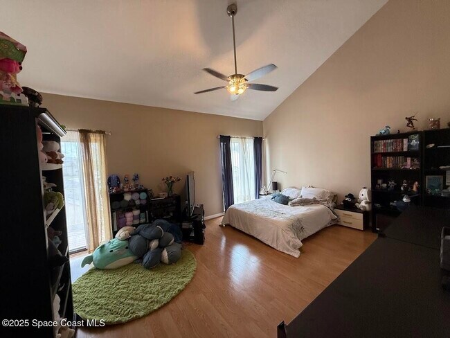 Building Photo - 340 Lofts Dr