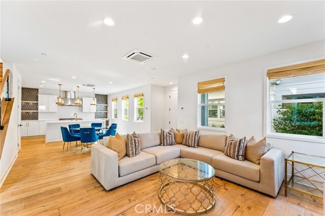 Building Photo - 2116 Cresta Dr