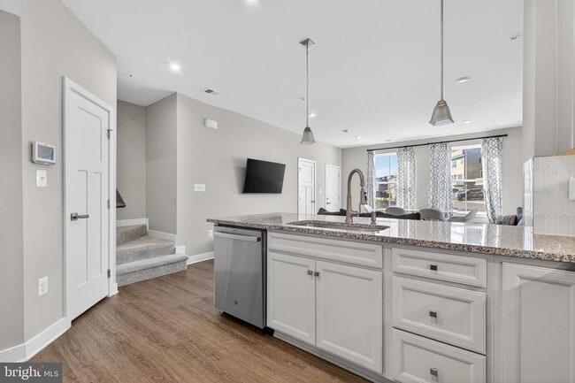 Building Photo - 100 Lawndale Dr