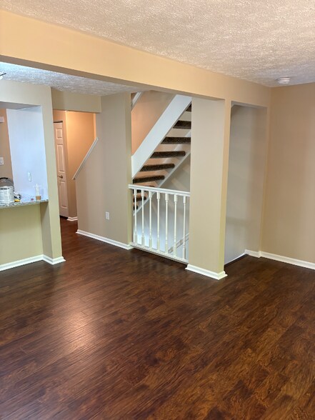 Building Photo - 802 Lexington Dr