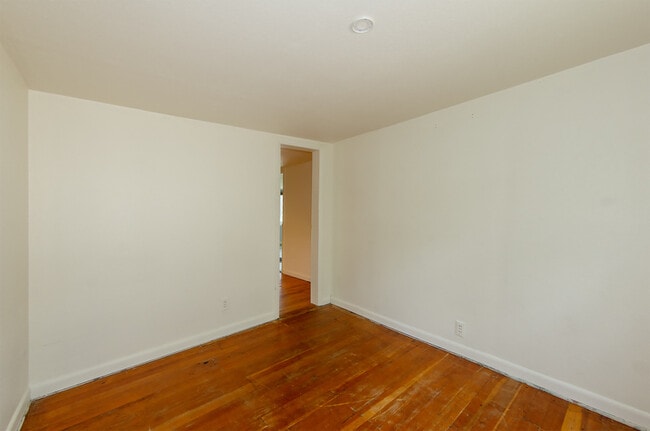 Building Photo - 210 Seymour Ave