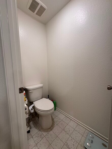 master bedroom enclosed toilet - 15659 Whispering Creek Way