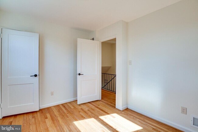 Building Photo - 5513 Chillum Pl NE