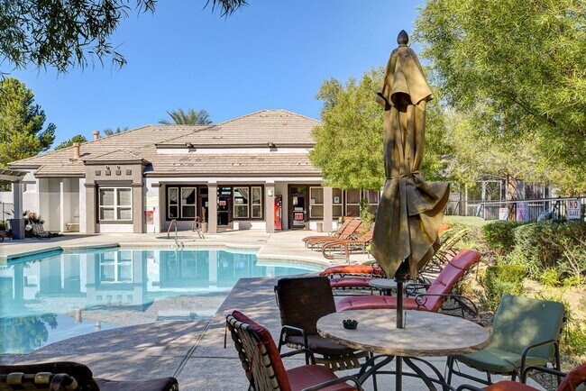 Building Photo - Charming 1 bedroom Condo with full size Ga...