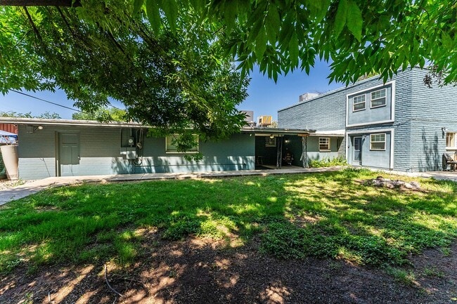 Building Photo - ROOM FOR RENT IN LARGE HOME