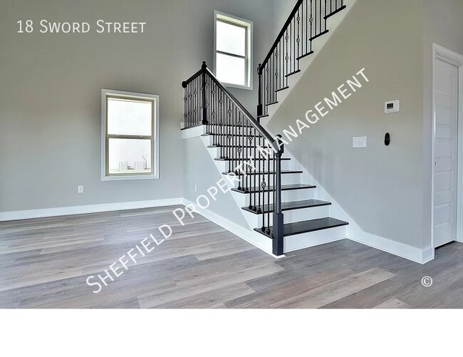 Building Photo - 18 Sword St