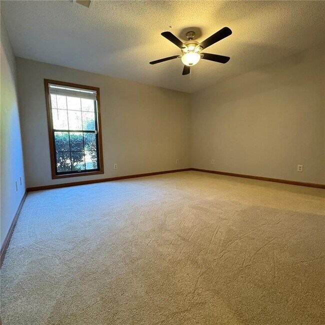 Building Photo - 1233 Shannon Way SW