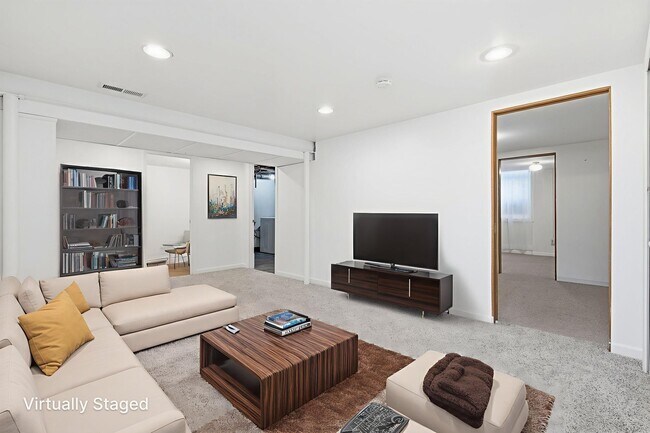 Building Photo - 560 S Ann Arbor St