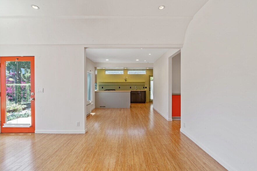 Building Photo - 213 6th Ave