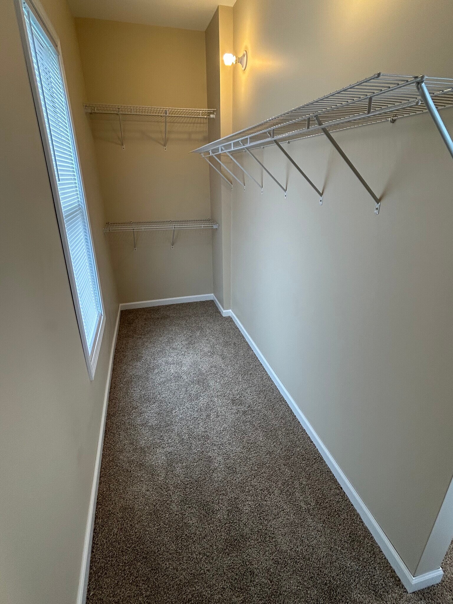 Building Photo - 211 W 2nd St