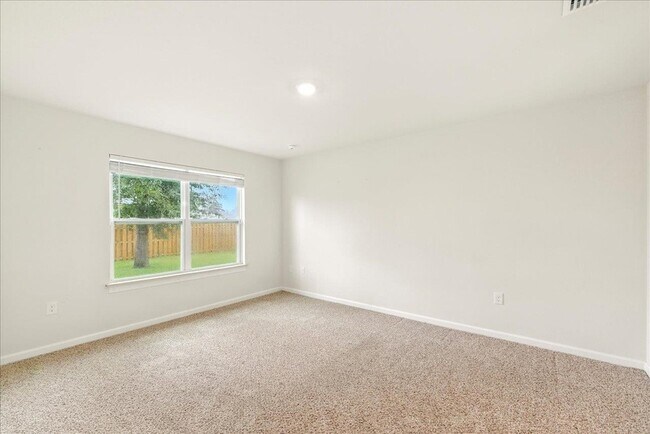 Building Photo - 18 E Sycamore Trl