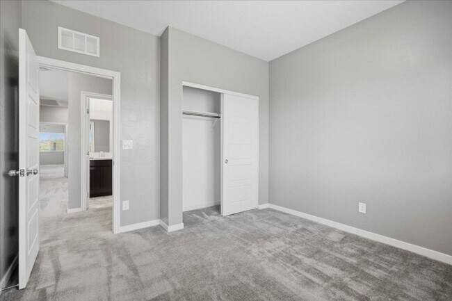Building Photo - 6510 Silver Estates St