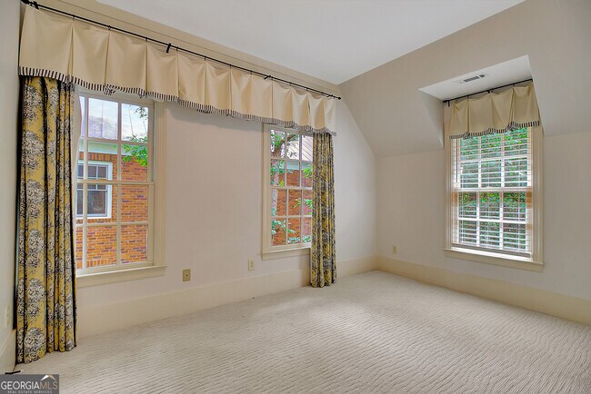 Building Photo - 9043 Selborne Ln