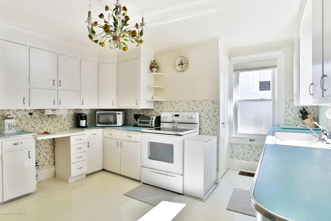 Building Photo - 407 Jersey Ave