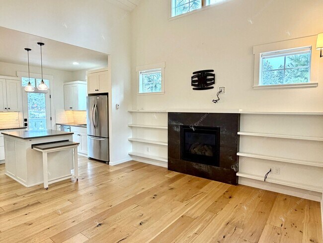 Building Photo - Stunning 2 BR home in Northwest Crossing