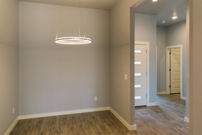 Building Photo - 512 Remington Ave