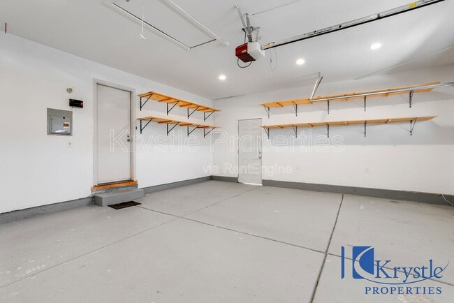 Building Photo - 530 N Regatta Dr