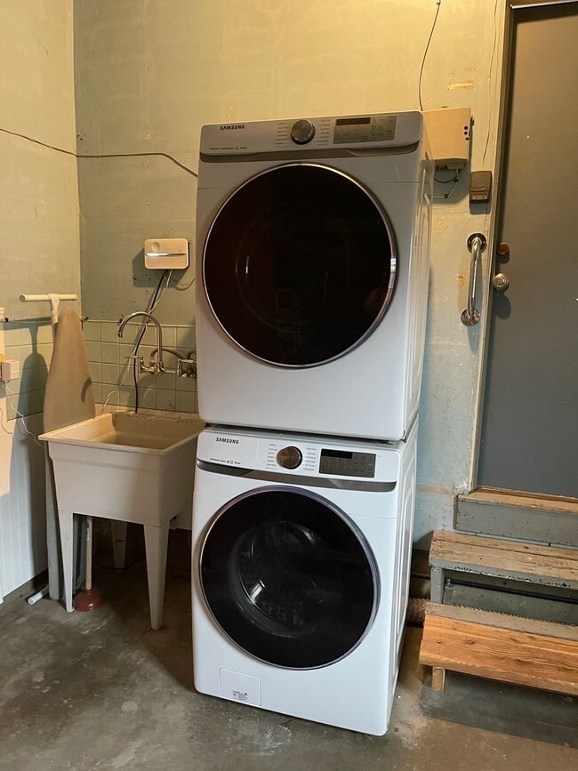 Building Photo - Bright, Updated Home with Garage, Laundry, and Private Yard