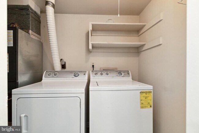 Building Photo - 9260 Niki Pl