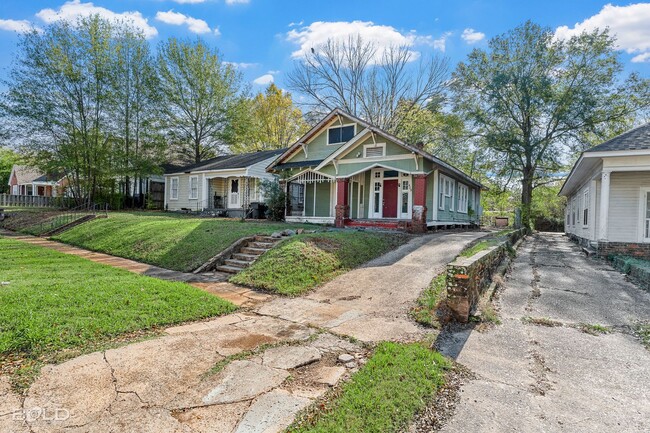 Building Photo - 3 Bedroom 1 Bath