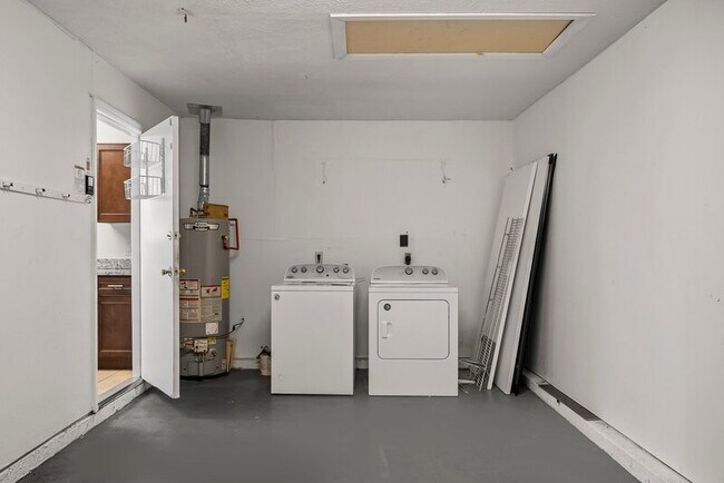 Building Photo - 7750 Betty Louise Dr