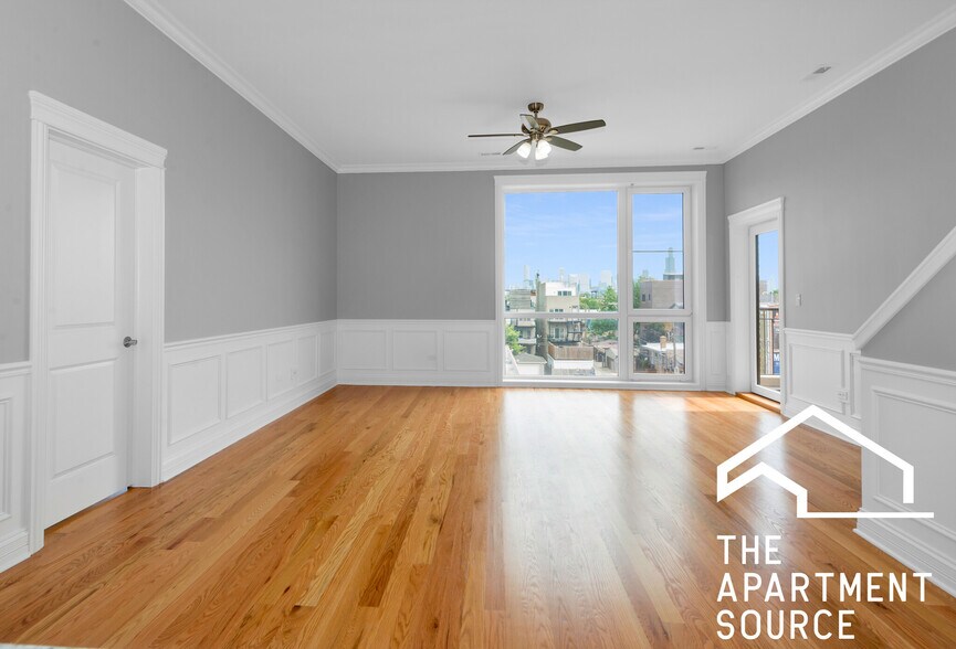 Building Photo - 520 N Western Ave