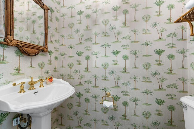 Building Photo - 1554 N Ocean Way