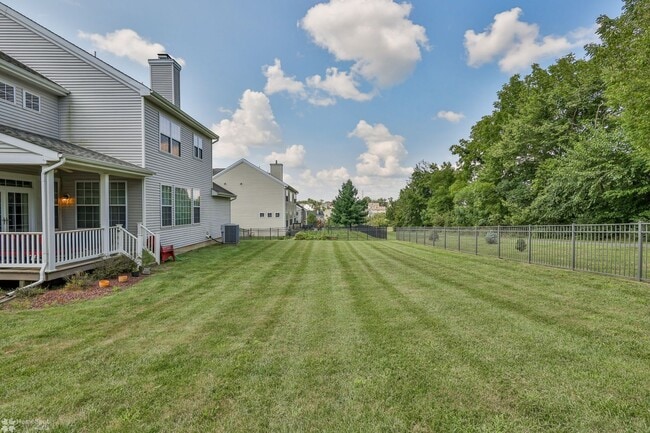 Building Photo - Beautifully maintained, energy-efficient f...