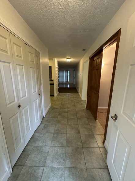 Primary Photo - 101 Country Club Ct