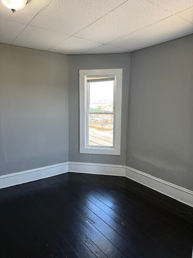 Building Photo - 103 Boyden St