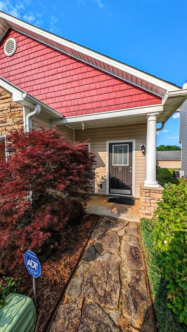 Building Photo - 3/2.5 House in Arden Near Long Shoals Exit