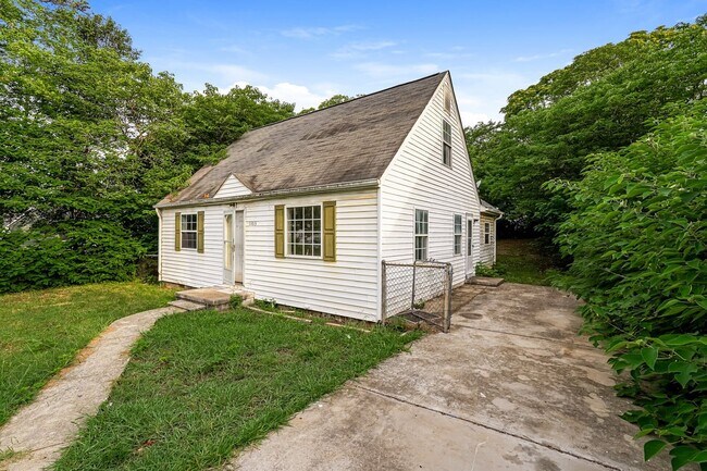 Building Photo - 1103 Louise Rd