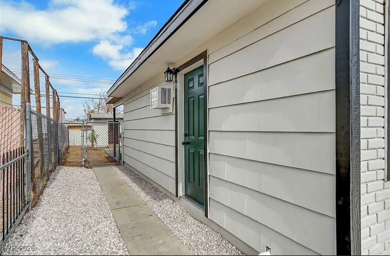 Building Photo - 6520 Evergreen Ave