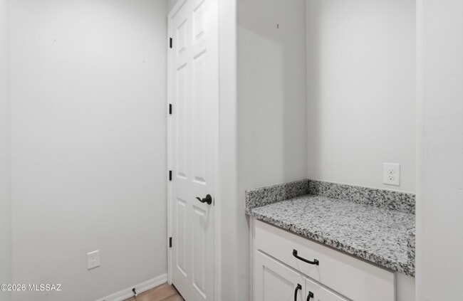 Building Photo - 4220 S Macy Cir