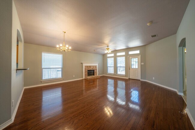 Building Photo - 1435 Bluff Forest