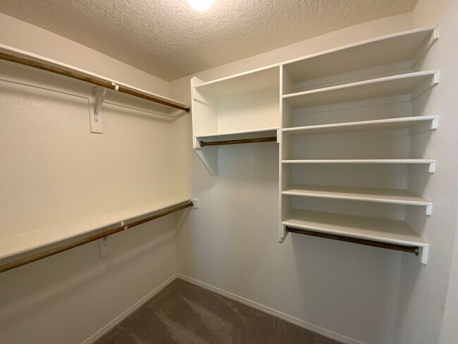 Building Photo - 4 Bedroom Home Available Near Golf Course ...
