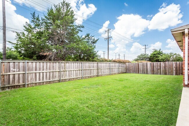 Building Photo - 4 Bedroom 2 Bath Home for Rent