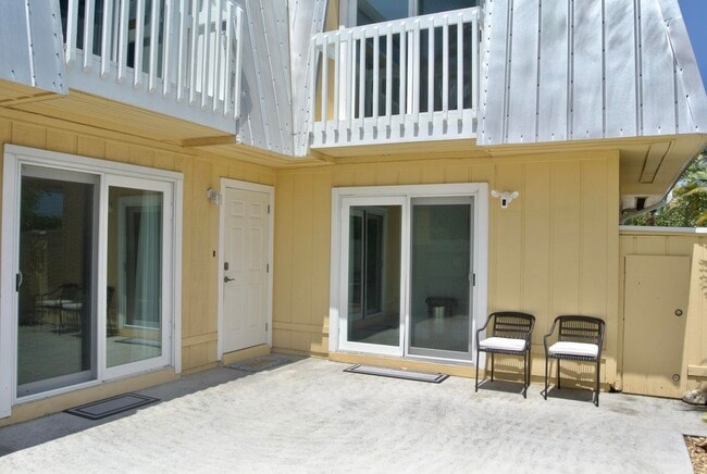 Building Photo - 141 E Riverside Dr