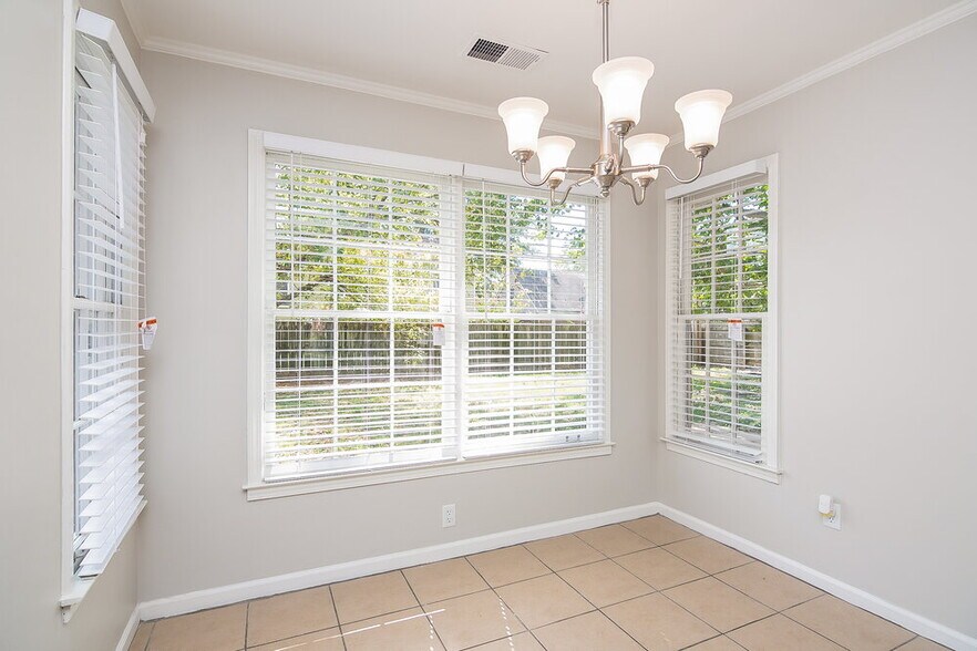 Building Photo - 8159 Creekside Cir N