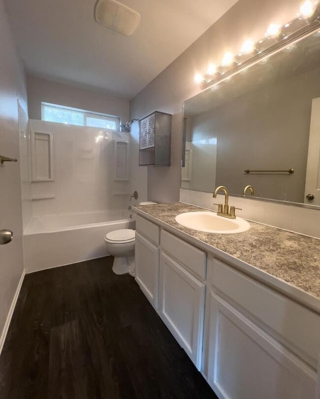 Building Photo - 4 Bedroom in Cheney