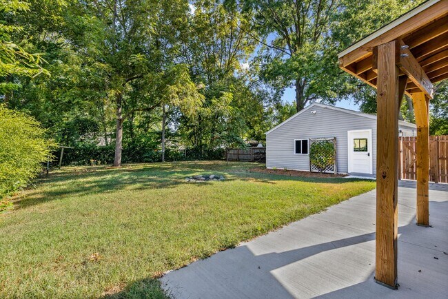 Building Photo - 805 W Ash St