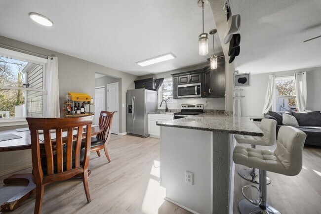 Building Photo - 4549 Bankhead Ave