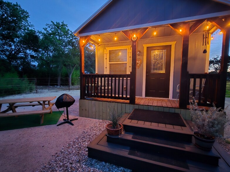 Building Photo - 606 Blessing Ranch Rd