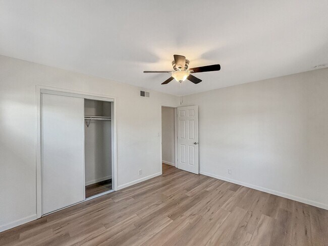 Building Photo - 839 N Midway Dr