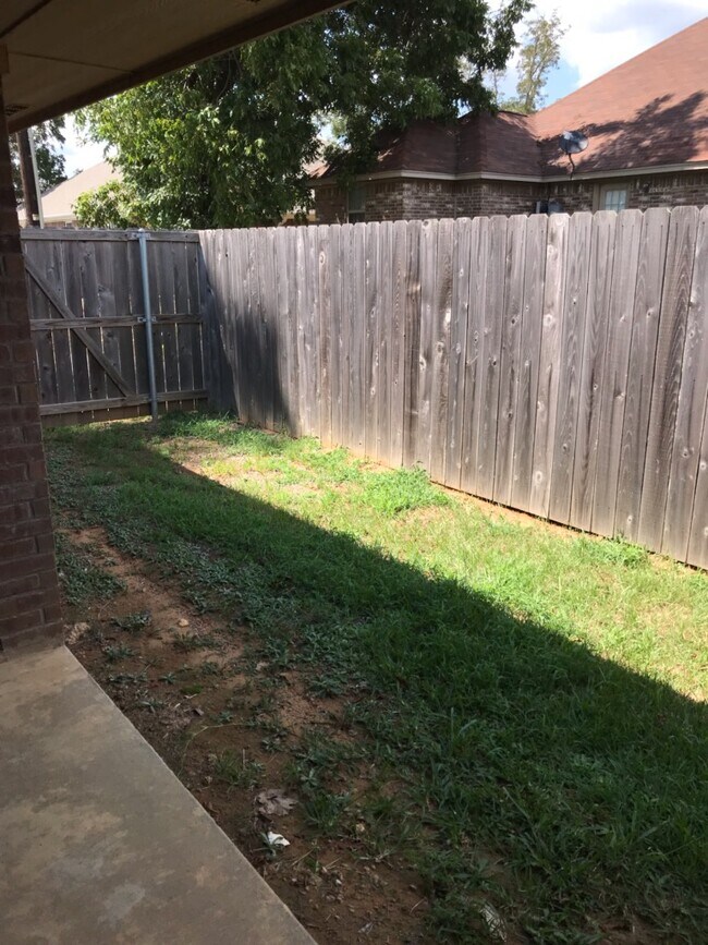 Building Photo - 4280 Castlegate Dr