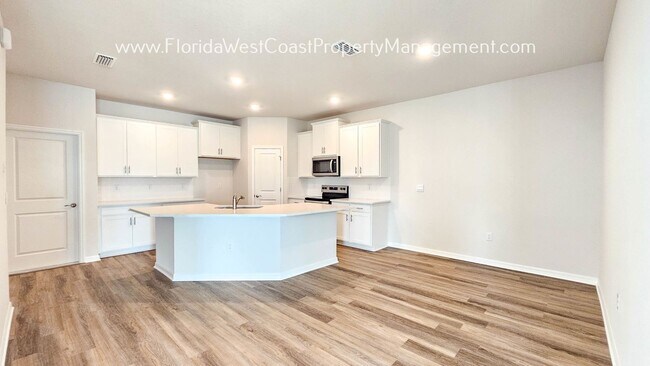 Building Photo - BRAND NEW! OUTSTANDING 3 BED/2 BATH VILLA ...