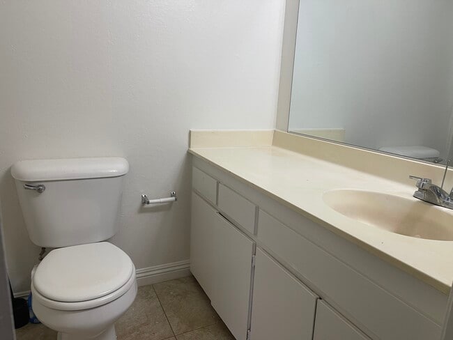 Building Photo - 16734 Cedarwood Cir