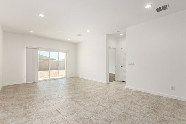Building Photo - Brand New - Never Lived In 4 Bedroom / 2 B...