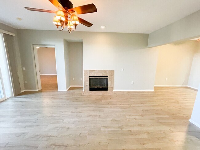 Building Photo - 4021 Canario St